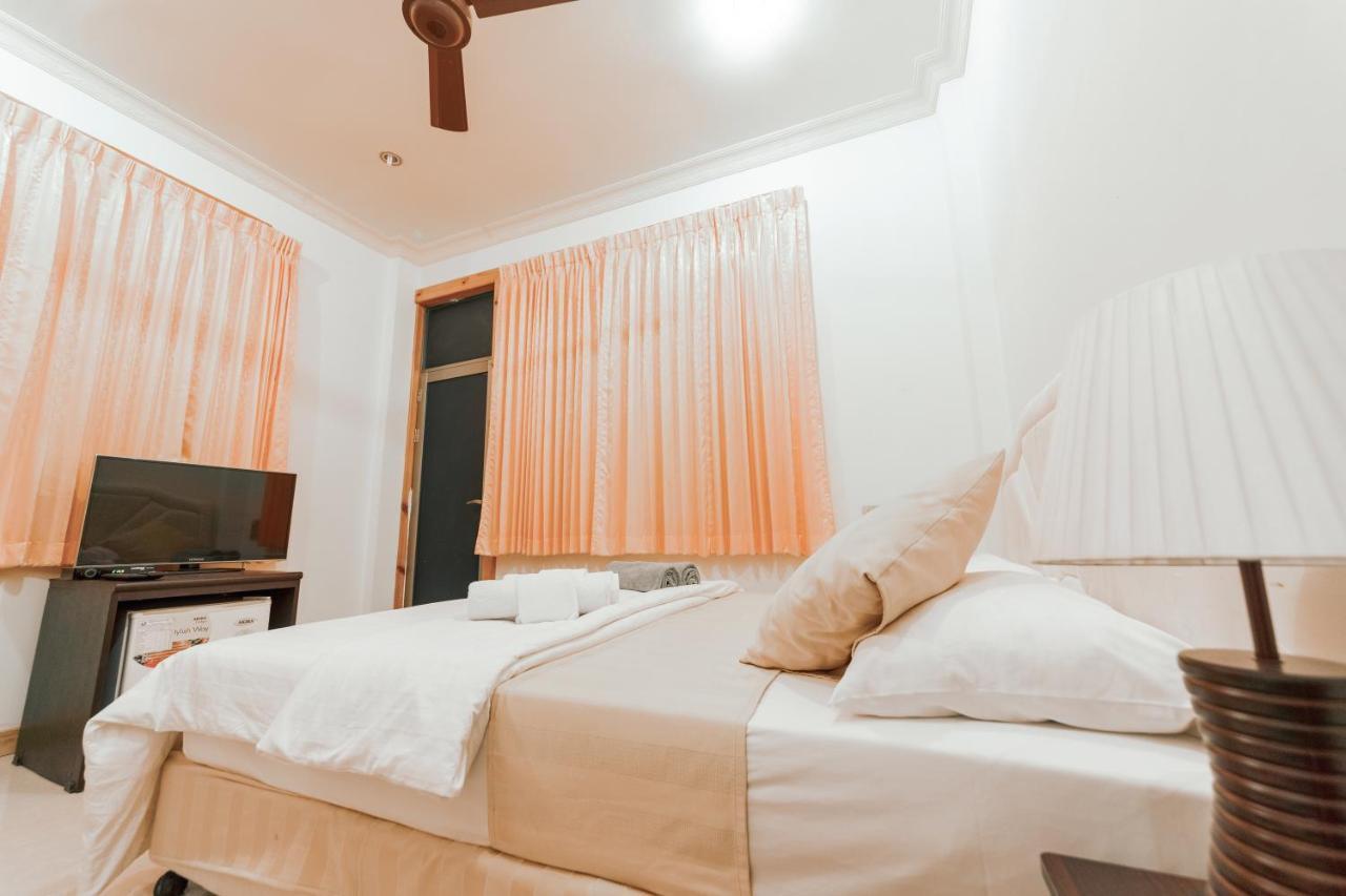 Holiday Mathiveri Inn Екстер'єр фото